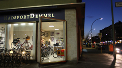 Fahrräder in der Ausstellung bei Radsport Demmel Berlin